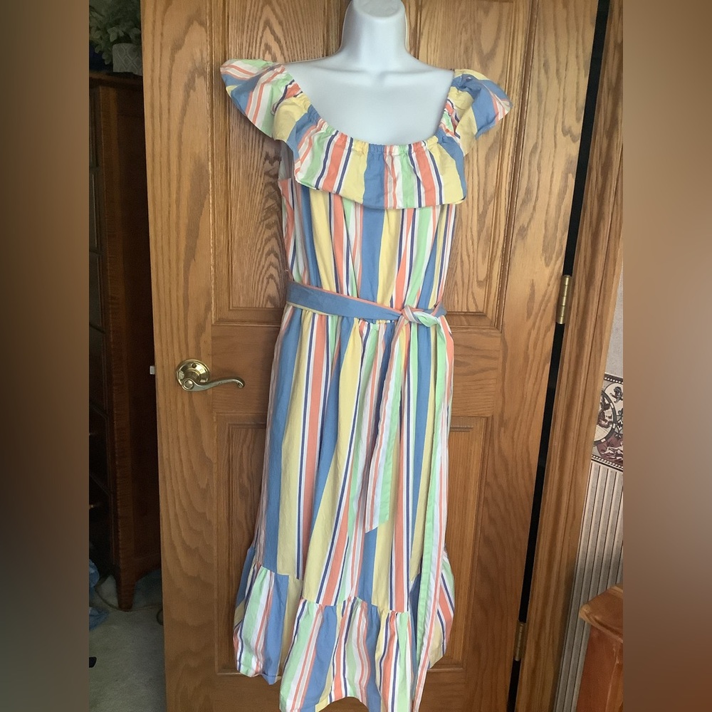 Draper James RSVP 100% cotton, fully lined, dress.  Sz Medium.   2 side pockets,